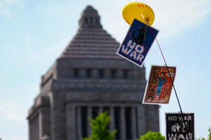 Takaichi, Abe et la montée du néomilitarisme japonais