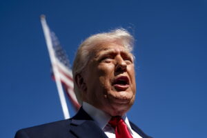 Trump reposts article on hypothesis of ‘naval blockade’ of the Gulf to damage Iran