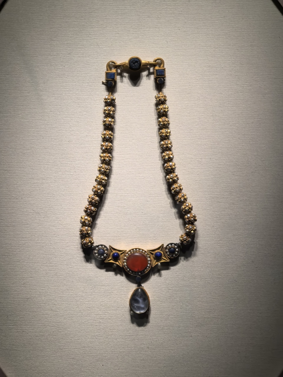 Une photo prise le 10 avril montre un artefact exposé au Musée national de Chine à Pékin. /CGTN