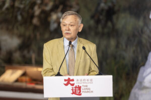 Un professeur américain partage des histoires de Longue Marche via un documentaire