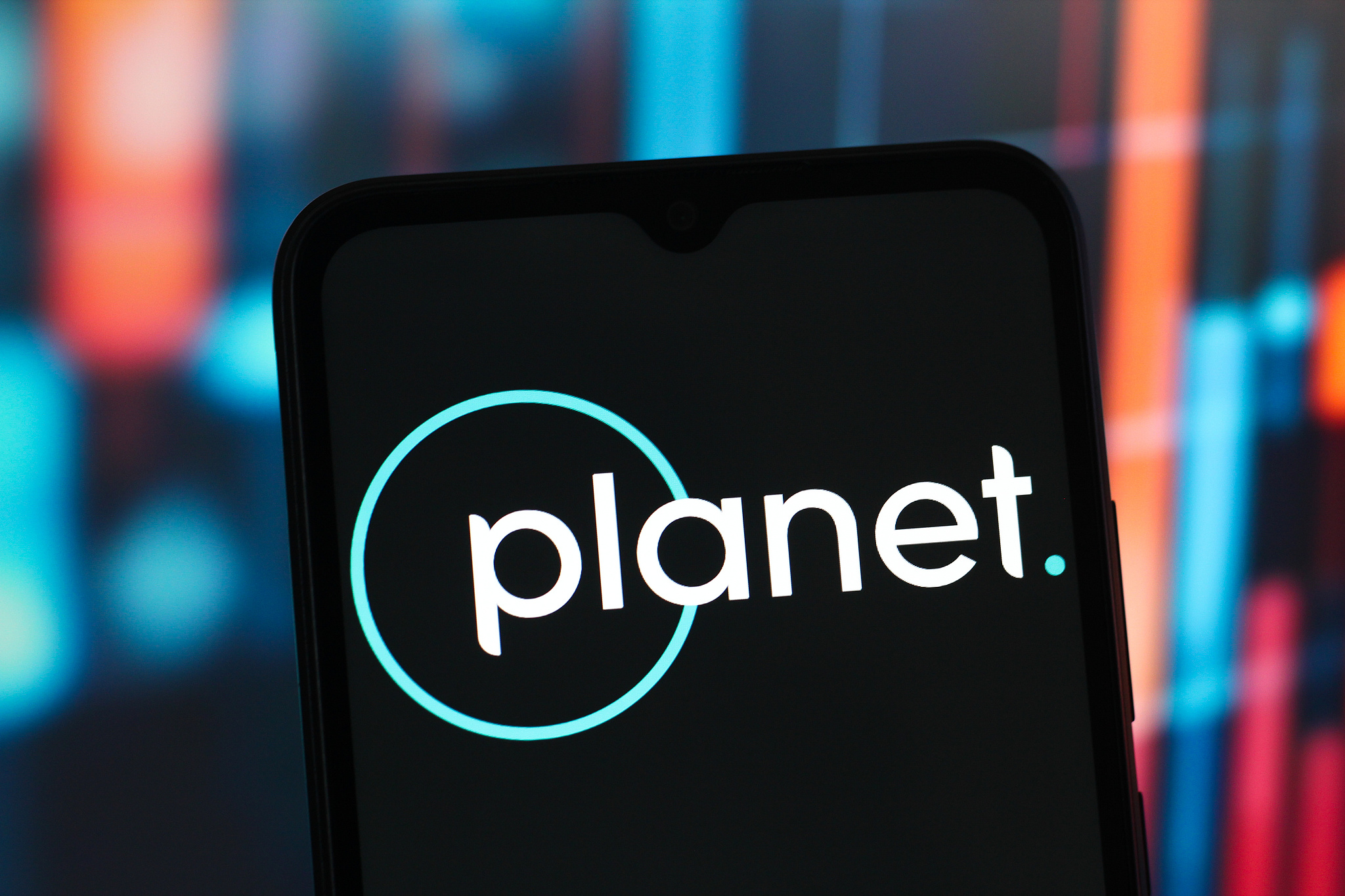Le logo Planet Labs s'affiche sur l'écran d'un smartphone. /VCG