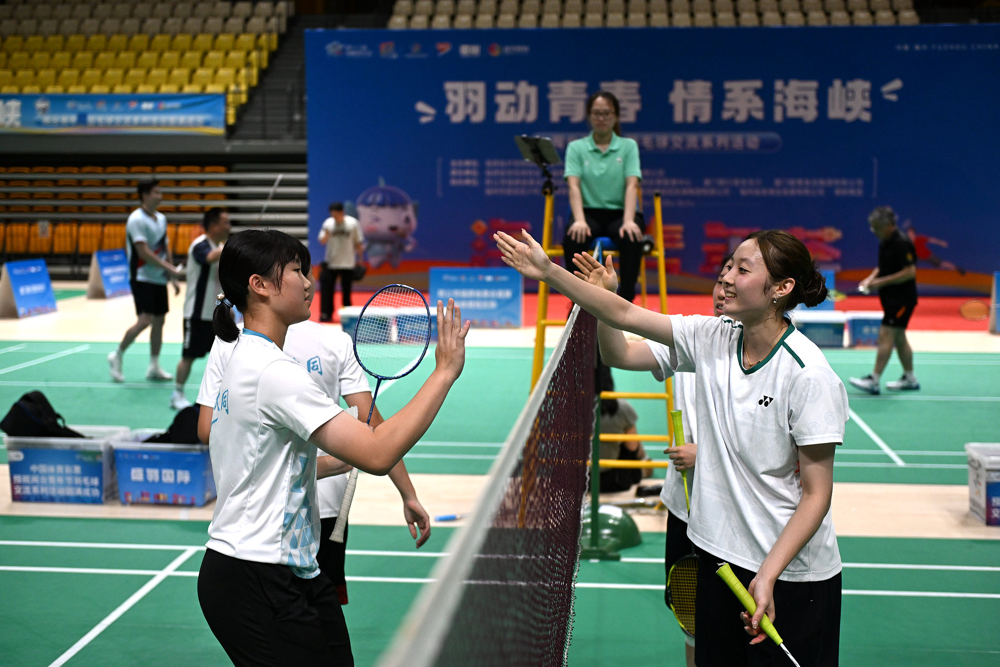 Un tournoi amical de badminton entre des jeunes du Fujian et de Taiwan a lieu à Fuzhou, dans la province du Fujian (sud-est de la Chine), le 1er août 2025. /VCG