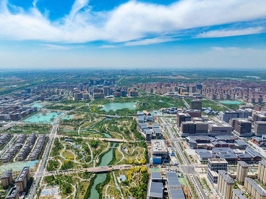 Une photo aérienne prise par un drone de la nouvelle zone de Xiongan, dans la province du Hebei, dans le nord de la Chine, le 2 mai 2024. /VCG