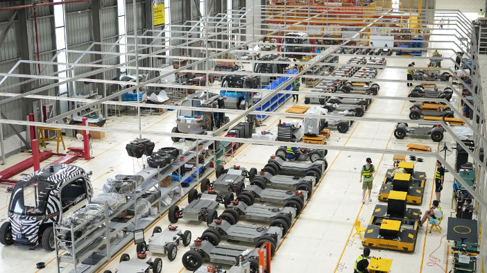L'atelier de production de RoboBus dans la zone de haute technologie de Guiyang, province du Guizhou, sud-ouest de la Chine. /PIX Déplacement