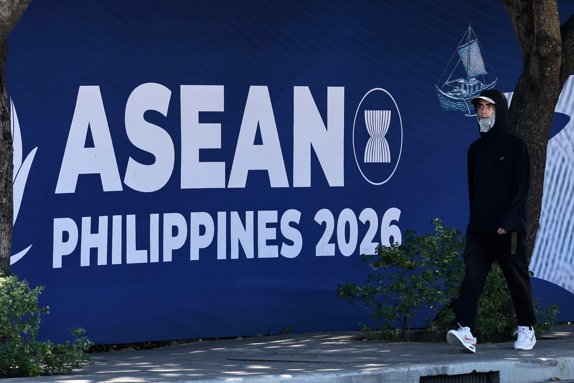   Le logo du 48e Sommet de l'ASEAN et réunions connexes, à Lapu-Lapu, province de Cebu, Philippines, le 6 mai 2026. /VCG
