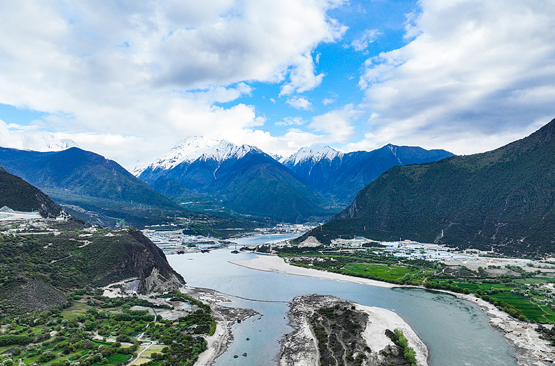 Le Grand Canyon de Yarlung Zangbo offre de magnifiques paysages près du village de Suosong, comté de Paizhen, ville de Miling, région autonome de Xizang, le 8 mai 2026. /VCG