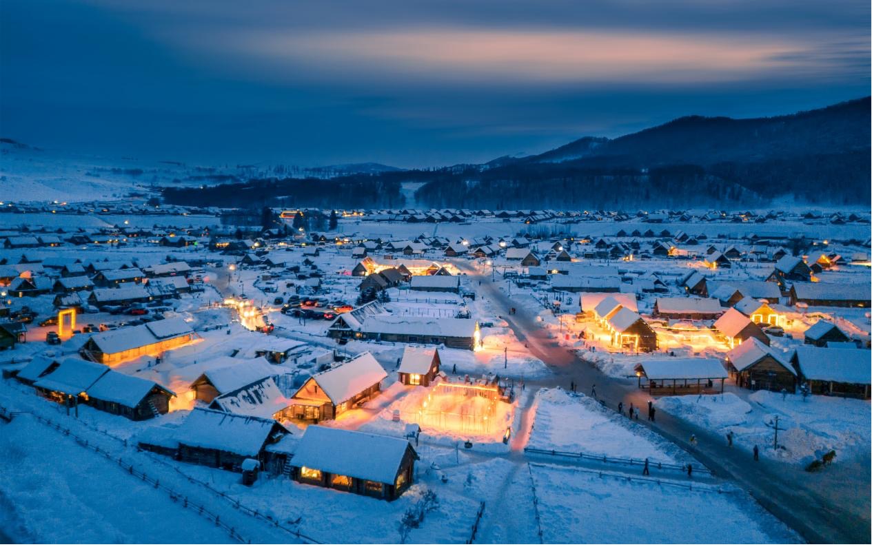 Le village de Hemu en hiver est le village de contes de fées silencieux de Chine. /VCG