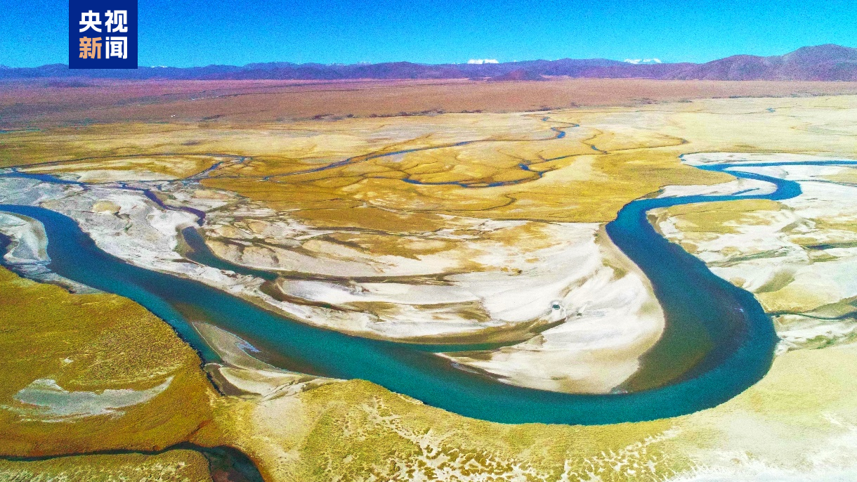 Les méandres libres des rivières du haut Himalaya accélèrent leur migration. /CMG