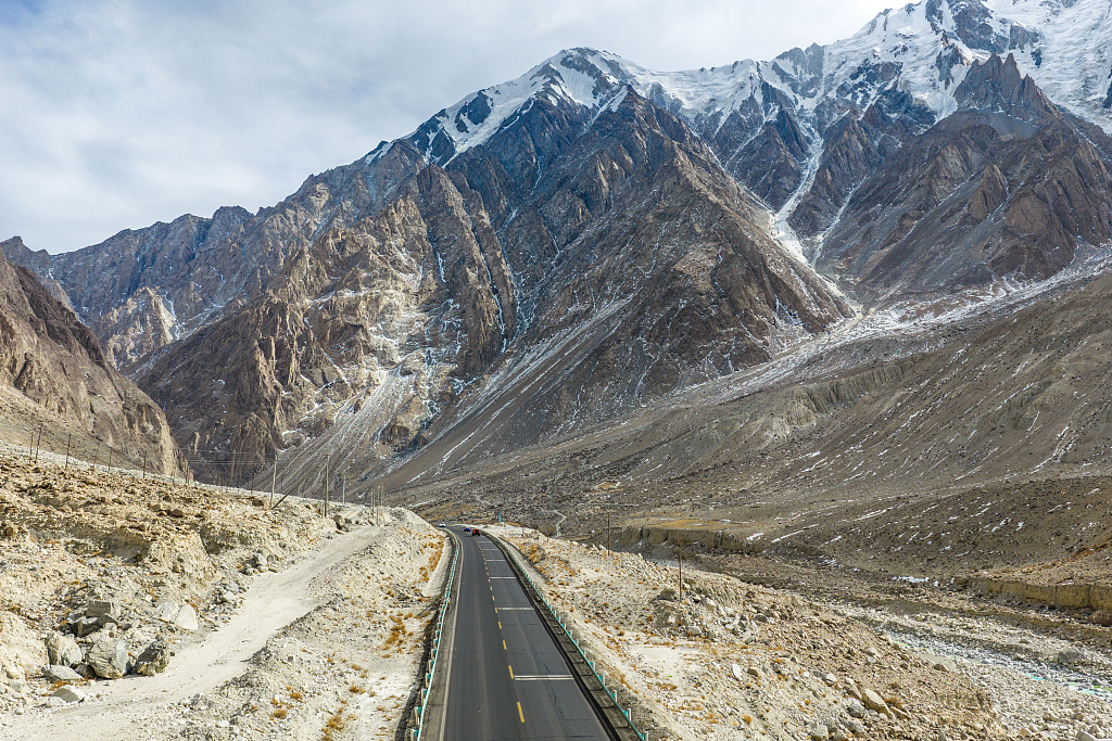 L'autoroute du Karakoram, également connue sous le nom d'autoroute de l'amitié Chine-Pakistan, constitue un passage terrestre clé dans le cadre du corridor économique Chine-Pakistan, Kashi, région autonome ouïgoure du Xinjiang, Chine, 17 février 2026. /VCG 