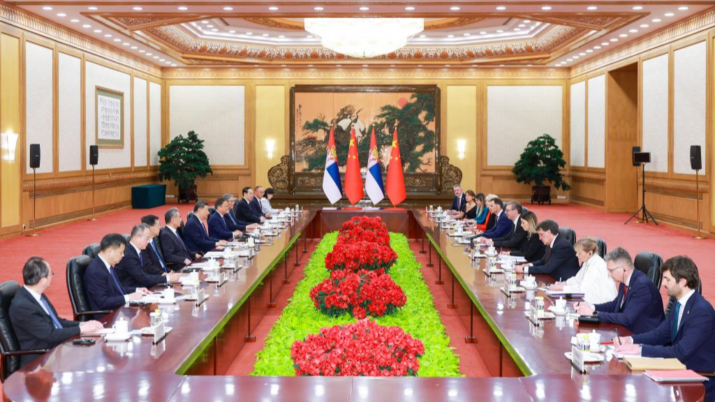 Le président chinois Xi Jinping s'entretient avec le président serbe Aleksandar Vucic, en visite d'État en Chine, au Grand Palais du Peuple à Pékin, capitale de la Chine, le 25 mai 2026. /Xinhua