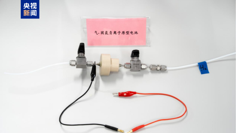 Le prototype de la nouvelle batterie gaz-solide. /CMG
