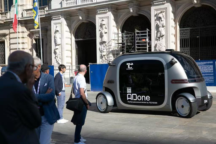 RoboBus dans les rues de Turin, Italie. /PIX Déménagement