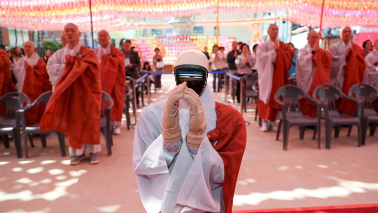 Gabi, the robot monk who works to revive Buddhism presented in Seoul