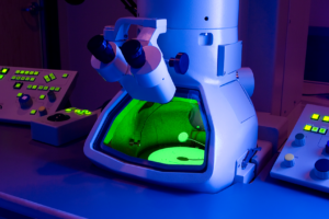 La Chine développe un microscope électronique à transmission intelligent