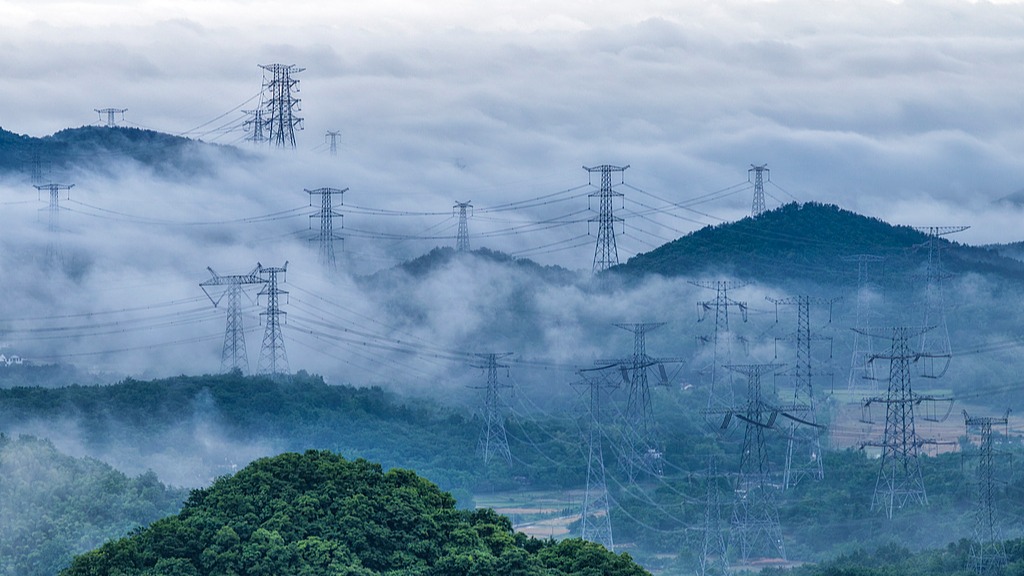 Une partie de la ligne de transport d'énergie à très haute tension d'ouest en est de la Chine, dans la ville de Wuhu, dans la province de l'Anhui (est de la Chine), le 20 mai 2026. /VCG