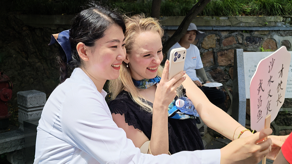 Des étudiants russes visitent un musée à Wuhan, dans la province chinoise du Hubei, le 16 mai 2026. /VCG