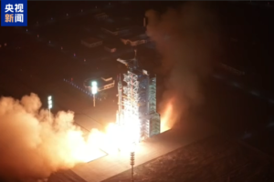 La Chine lance le vaisseau spatial avec équipage Shenzhou-23