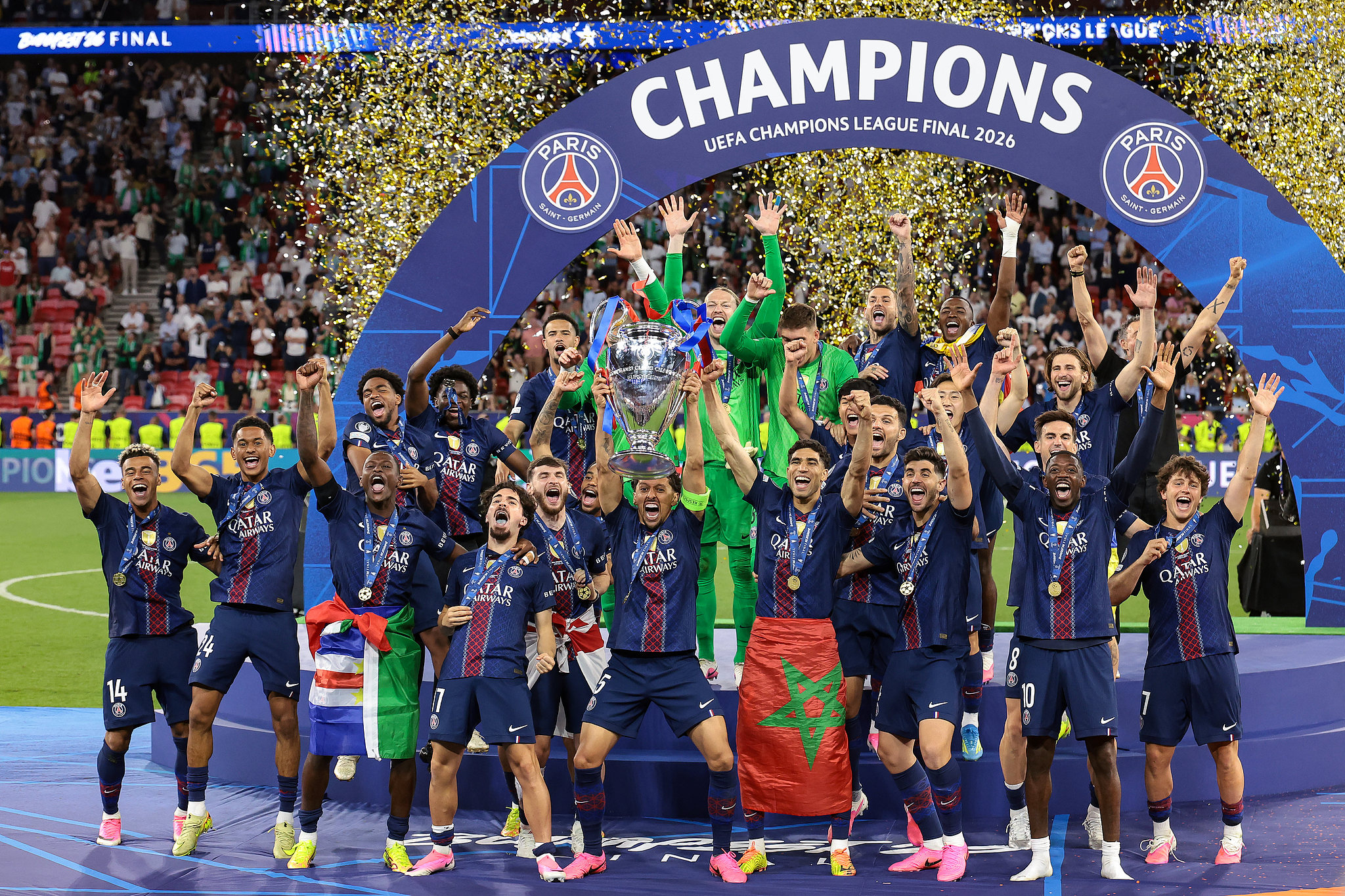 Le PSG célèbre après sa victoire aux tirs au but contre Arsenal en finale de l'UEFA Champions League à la Puskas Arena de Budapest, Hongrie, le 30 mai 2026. /VCG