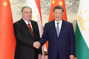 Le président chinois Xi Jinping s&rsquo;entretient avec le président tadjik