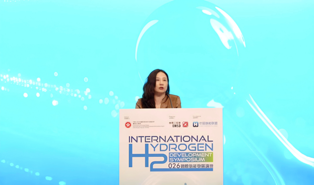 Xu Qinhua, vice-président du comité d'experts de la China Petroleum Enterprise Association et professeur à l'Université Renmin de Chine, a prononcé un discours lors du Symposium international sur le développement de l'hydrogène 2026. /CMG