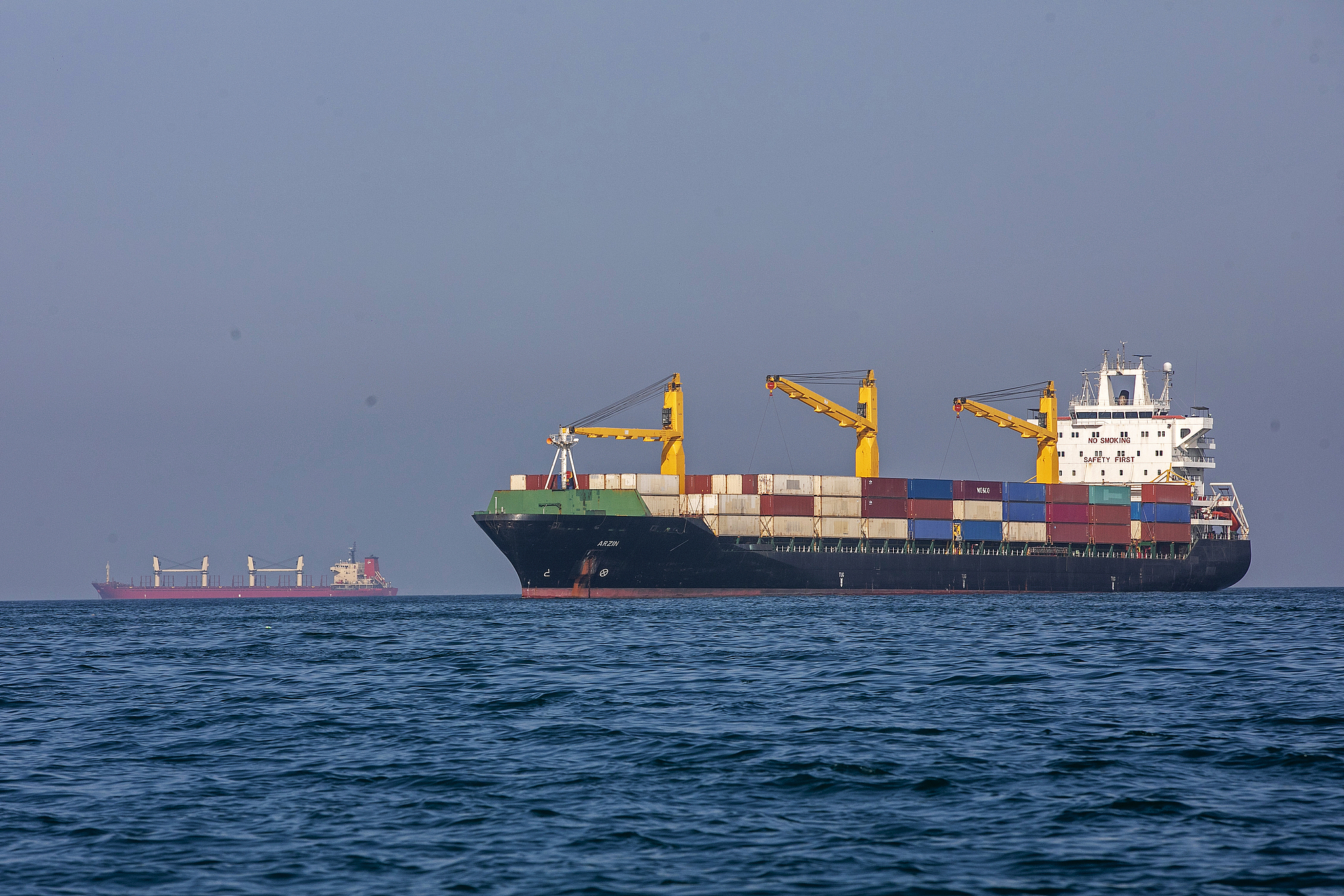 Les navires restent ancrés dans le détroit d'Ormuz, près de l'île de Larak, en Iran, le 16 mai 2026. /VCG