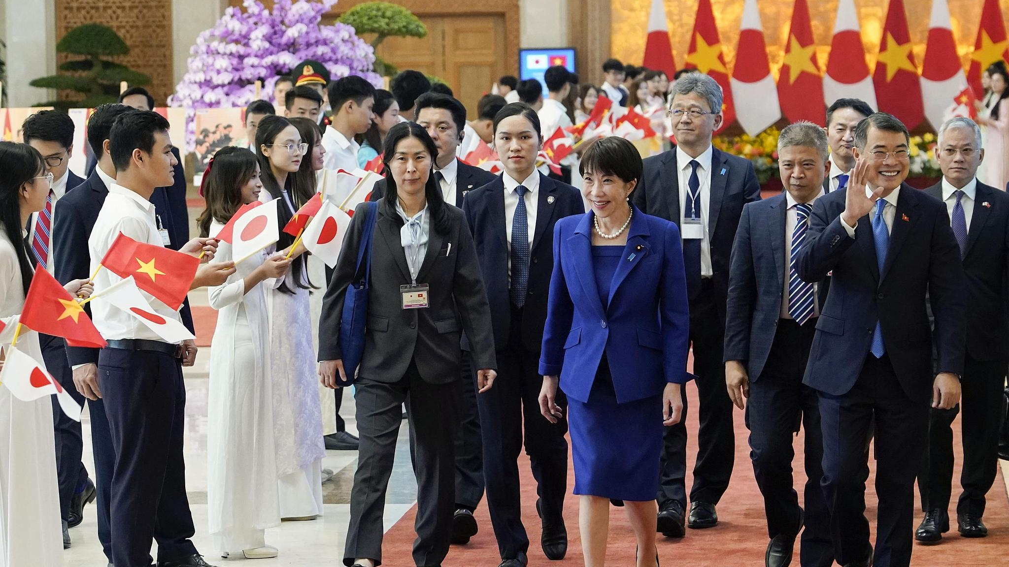 Le Premier ministre japonais Sanae Takaichi et son homologue vietnamien Le Minh Hung sont photographiés après leurs entretiens à Hanoï, au Vietnam, le 2 mai 2026. /CFP