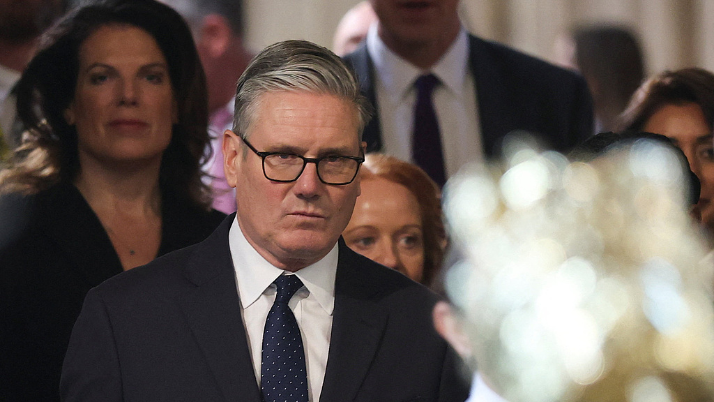 Le Premier ministre britannique Keir Starmer traverse la Chambre des communes pour assister à l'ouverture officielle du Parlement au Palais de Westminster à Londres, Royaume-Uni, le 13 mai 2026. /VCG