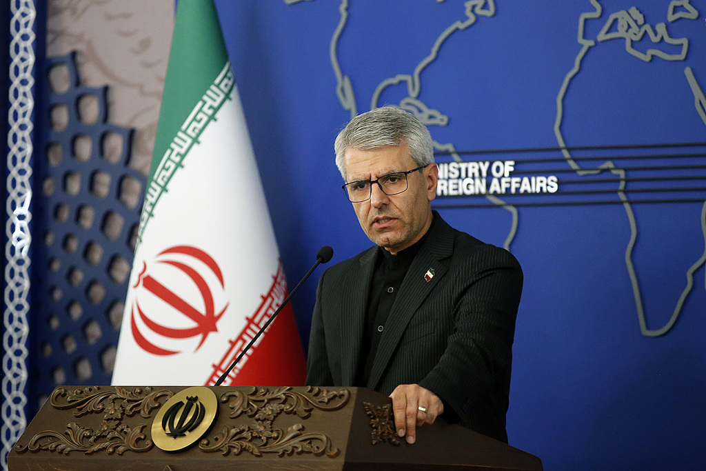 Le porte-parole du ministère iranien des Affaires étrangères, Esmaeil Baghaei, assiste à une conférence de presse à Téhéran, Iran, le 4 mai 2026. /VCG