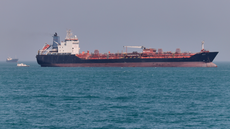 Un pétrolier est ancré dans le détroit d’Ormuz au large de Bandar Abbas, en Iran, le 2 mai 2026. /VCG