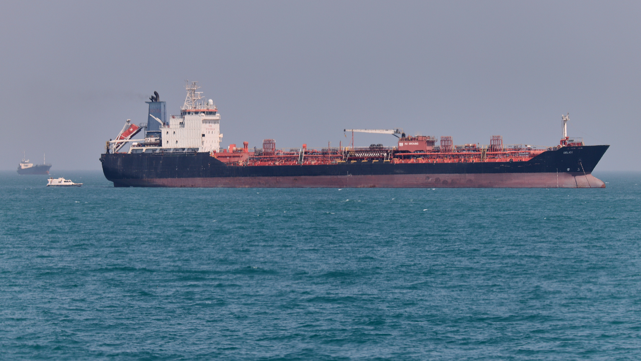 Un pétrolier est ancré dans le détroit d’Ormuz au large de Bandar Abbas, en Iran, le 2 mai 2026. /VCG