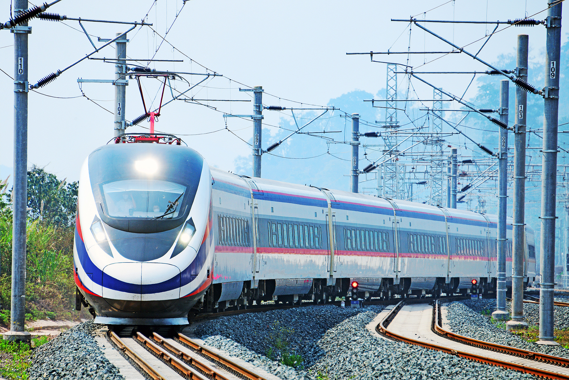 Un train arrive à la gare de Boten, la gare frontière laotienne sur la ligne ferroviaire Chine-Laos, le 2 mars 2023. /VCG