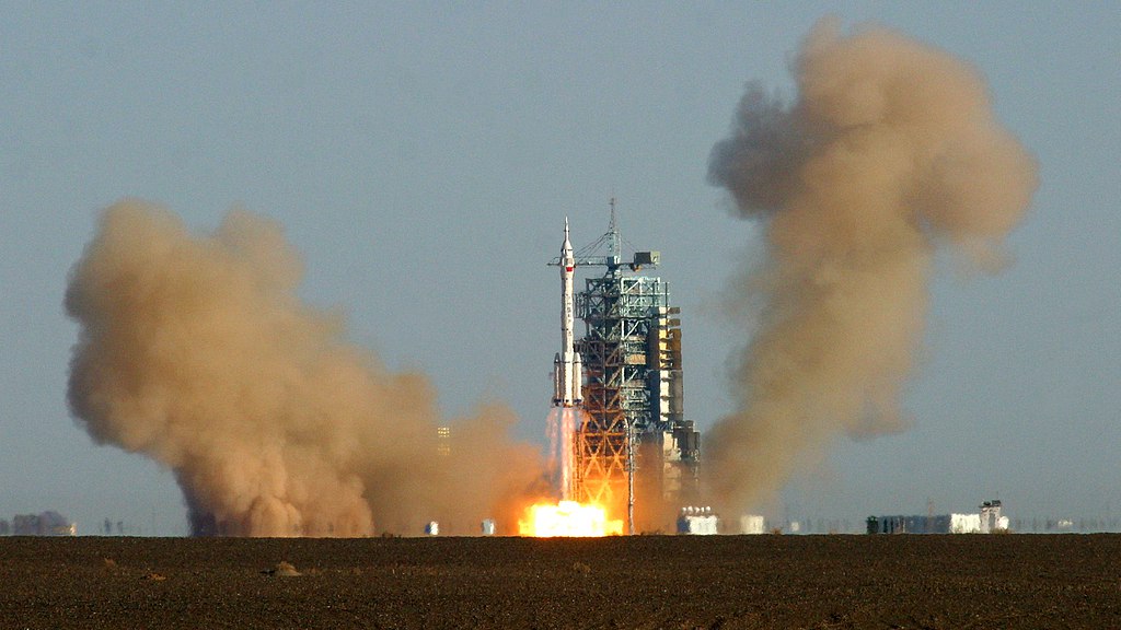 Le vaisseau spatial Shenzhou-5 est lancé depuis le centre de lancement de satellites de Jiuquan, le 15 octobre 2003. /VCG