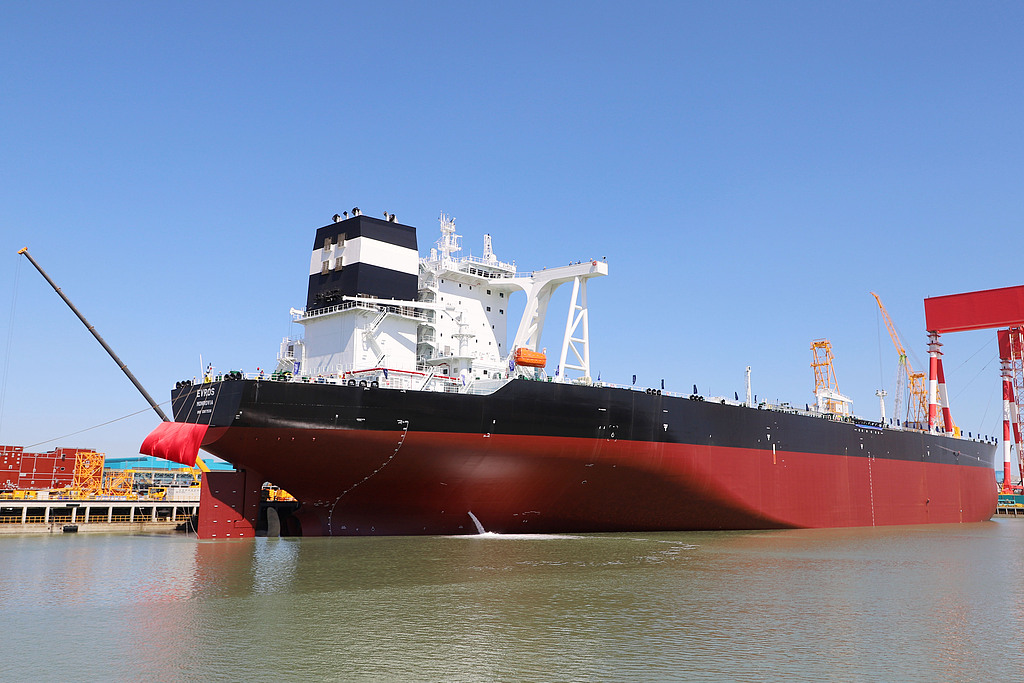 Le très gros transporteur de pétrole EVROS est aperçu à Dalian, dans la province du Liaoning (nord-est de la Chine), le 5 juin 2026. /VCG