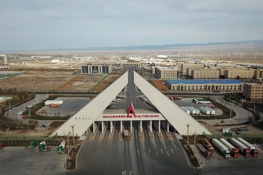 La zone franche globale d'Alashankou, dans la région autonome ouïgoure du Xinjiang, dans le nord-ouest de la Chine, le 5 novembre 2023. /Xinhua