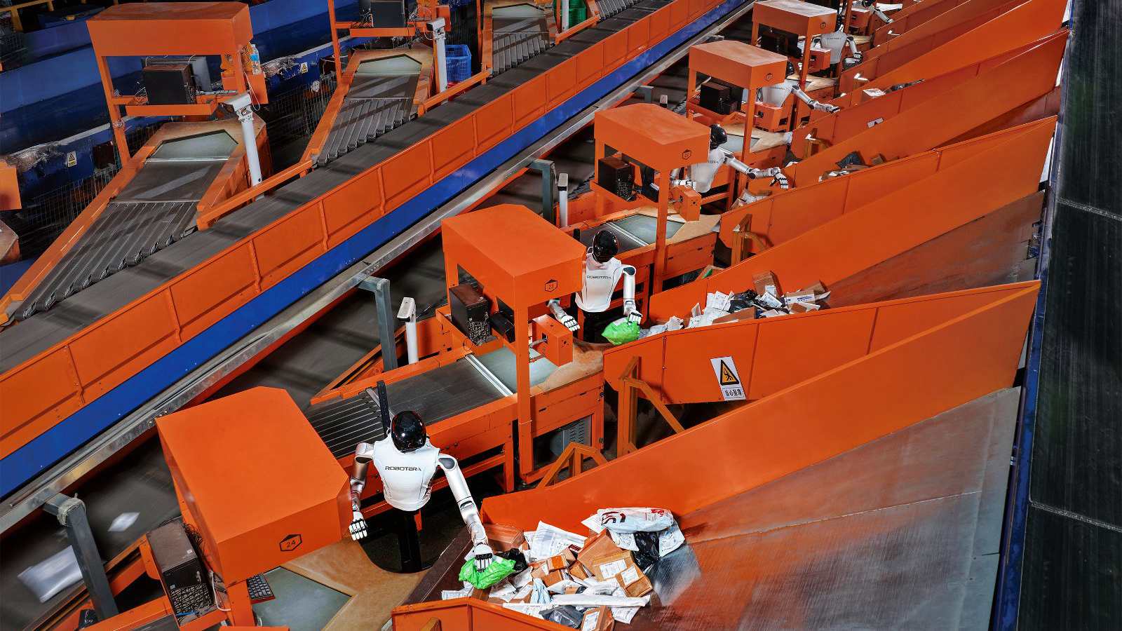 Robots Robot Era opérant sur une ligne de tri logistique. /L'ère des robots
