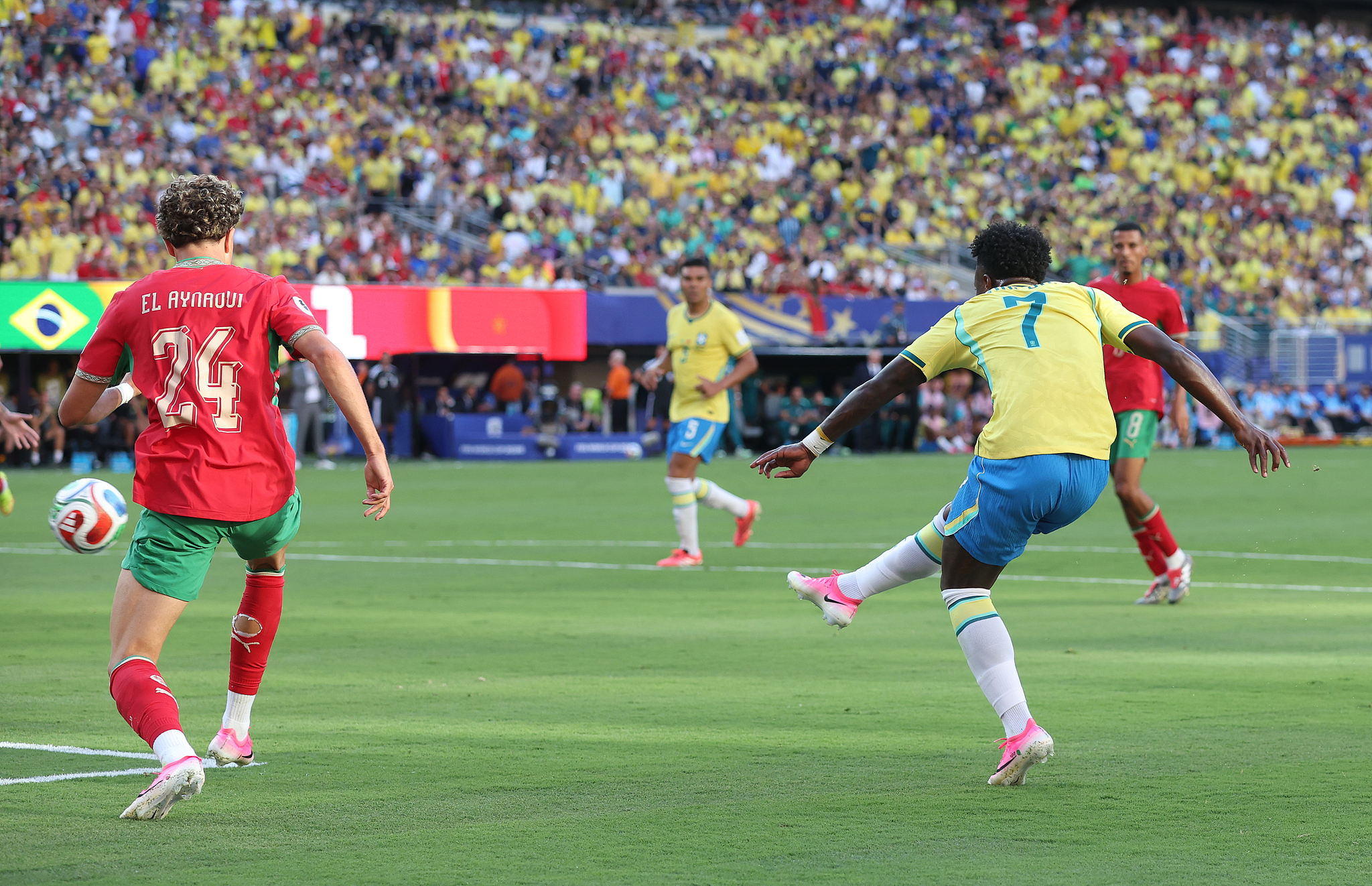 Vinicius Junior (#7) du Brésil tire pour marquer un but lors du match du Groupe C contre le Maroc lors de la Coupe du Monde de la FIFA 2026 au stade MetLife à East Rutherford, New Jersey, le 13 juin 2026. /VCG