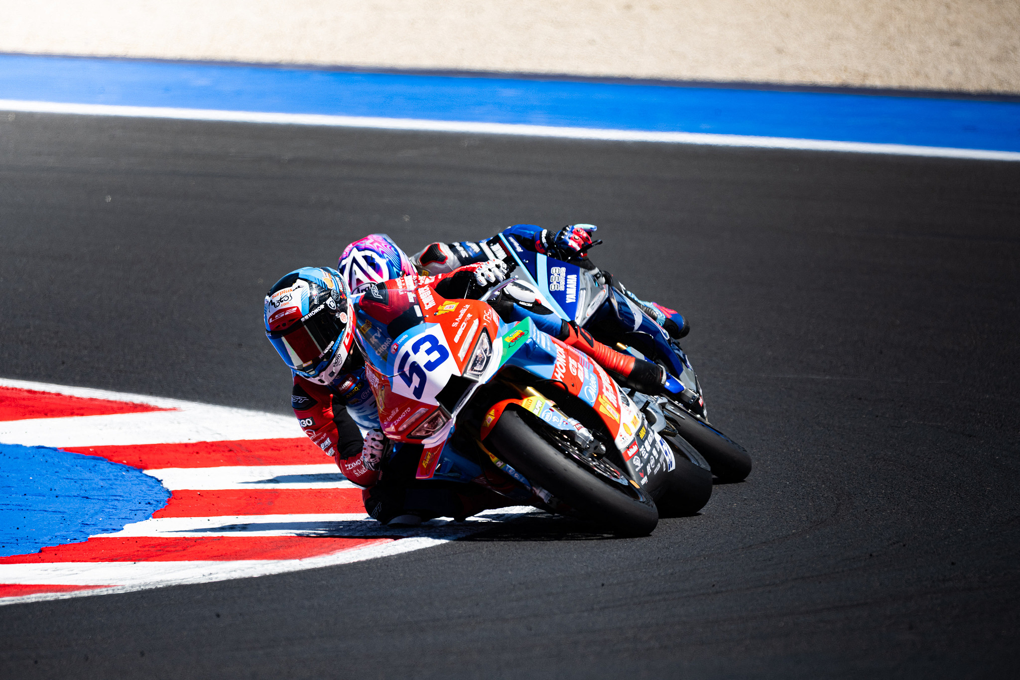 Valentin Debise (#53) de ZXMOTO participe à la course 1 du Championnat du Monde FIM Supersport Emilia-Romagna Round au Misano World Circuit Marco Simoncelli à Misano Adriatico, Italie, le 13 juin 2026. /VCG