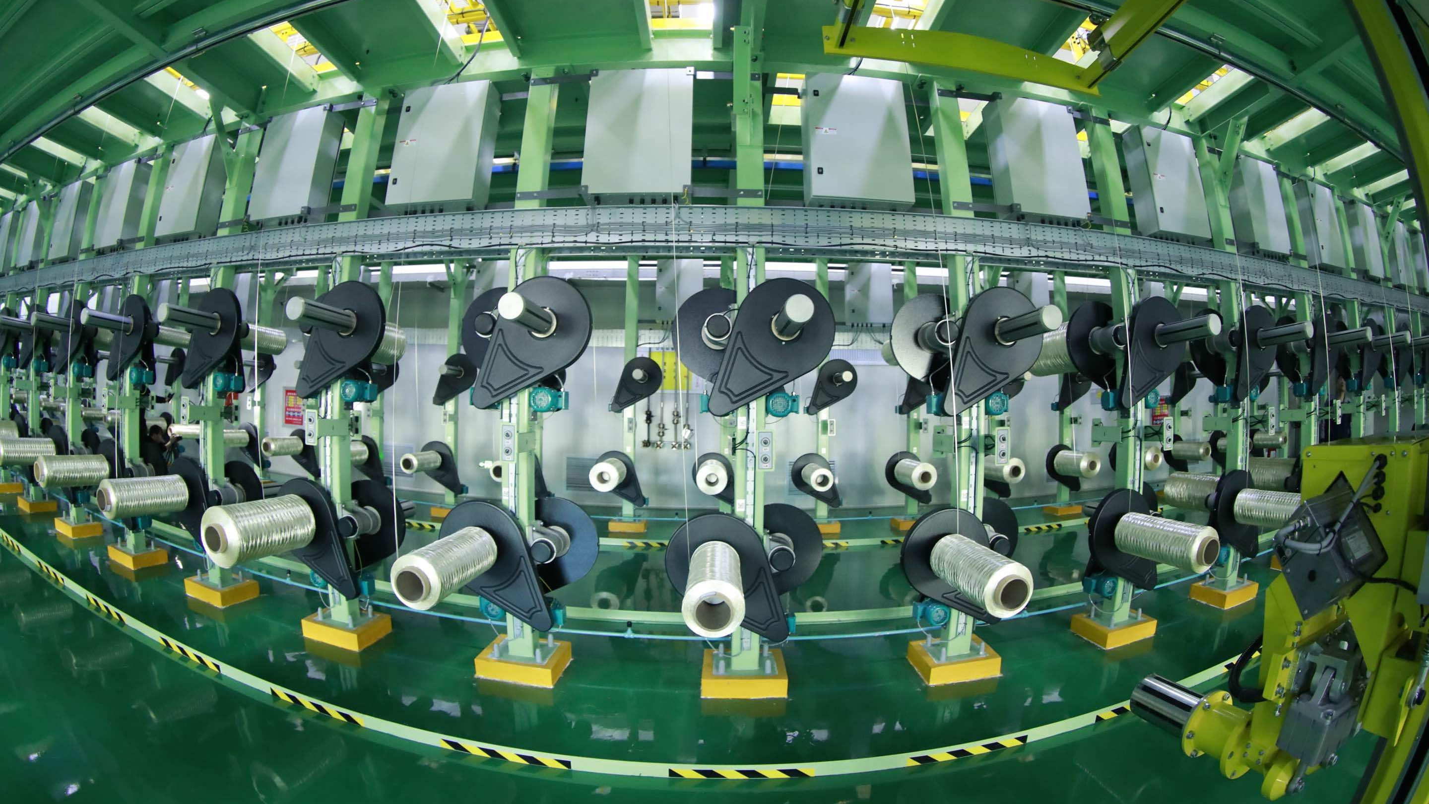 Photo d'archives de la production de fibre de carbone dans une usine en Chine. /CMG