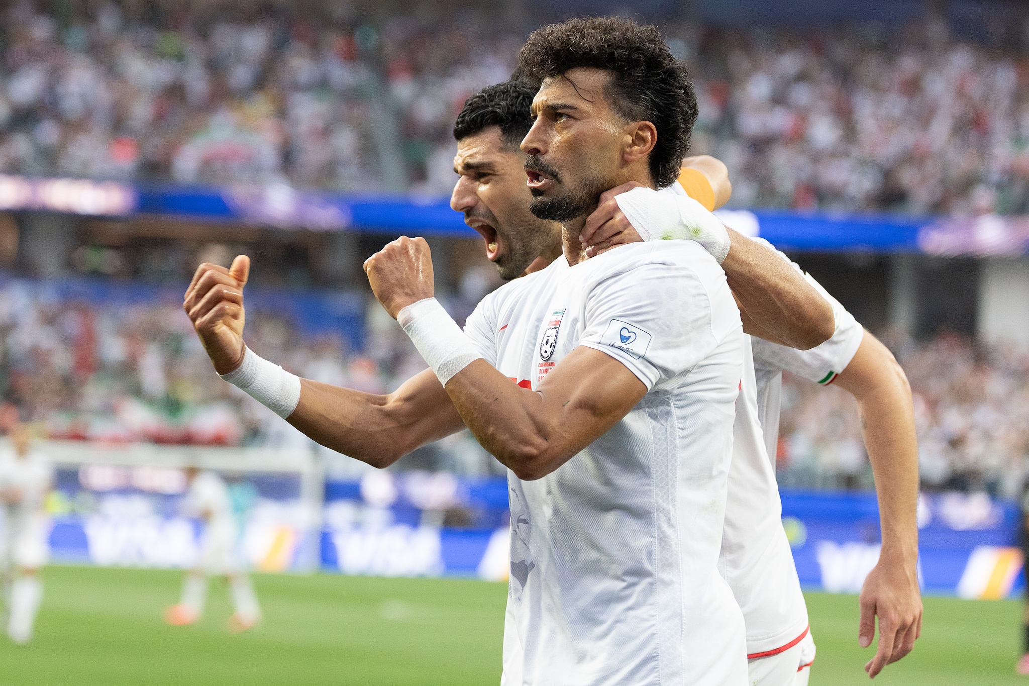 Les joueurs iraniens célèbrent après avoir marqué un but lors du match du Groupe G contre la Nouvelle-Zélande lors de la Coupe du Monde de la FIFA 2026 à Los Angeles, Californie, le 15 juin 2026. /VCG