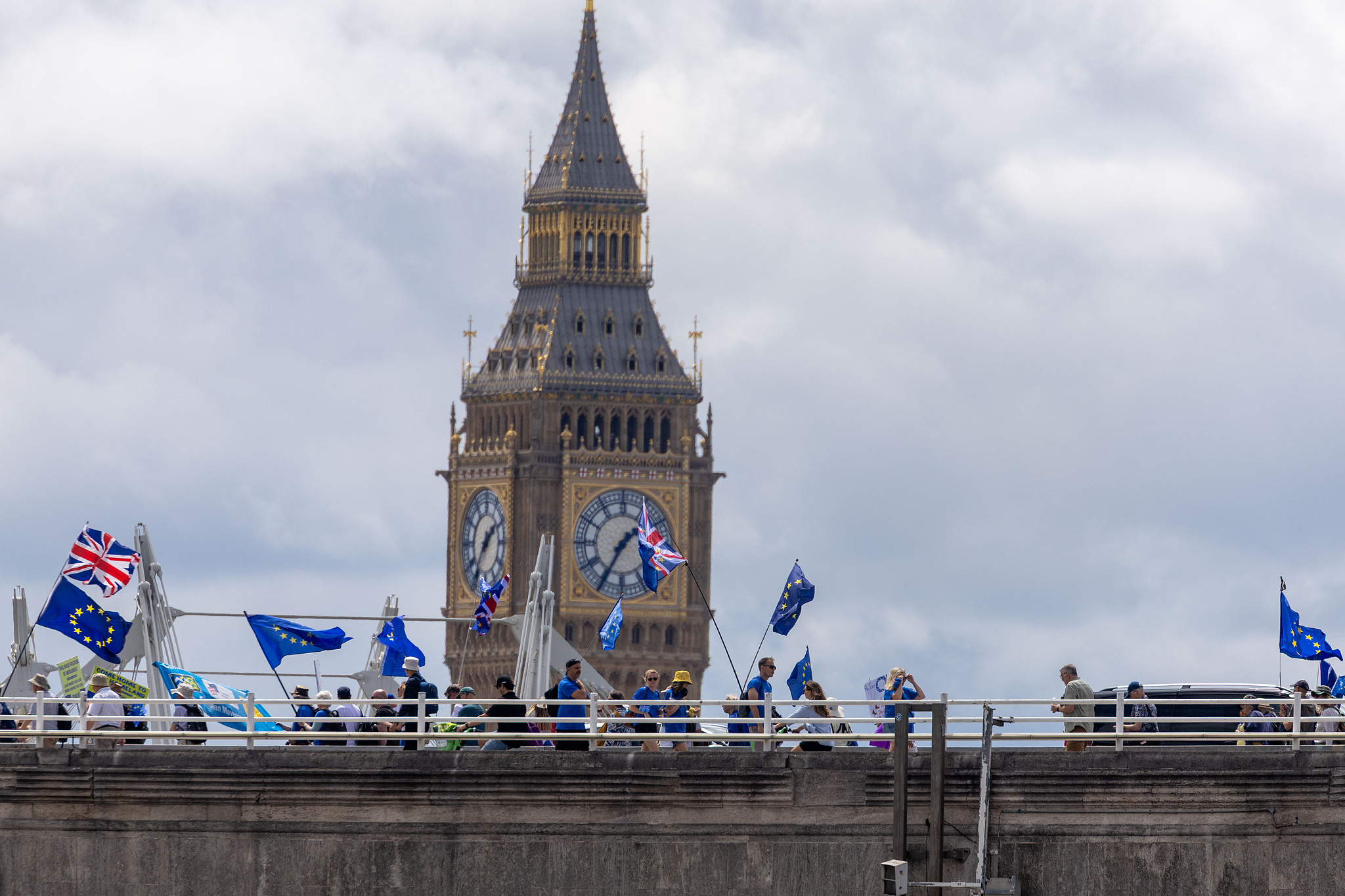 Des gens participent à la « National Rejoin March IV » pour montrer leur soutien à la réadhésion du Royaume-Uni à l'Union européenne à Londres, en Angleterre, le 20 juin 2026. /VCG