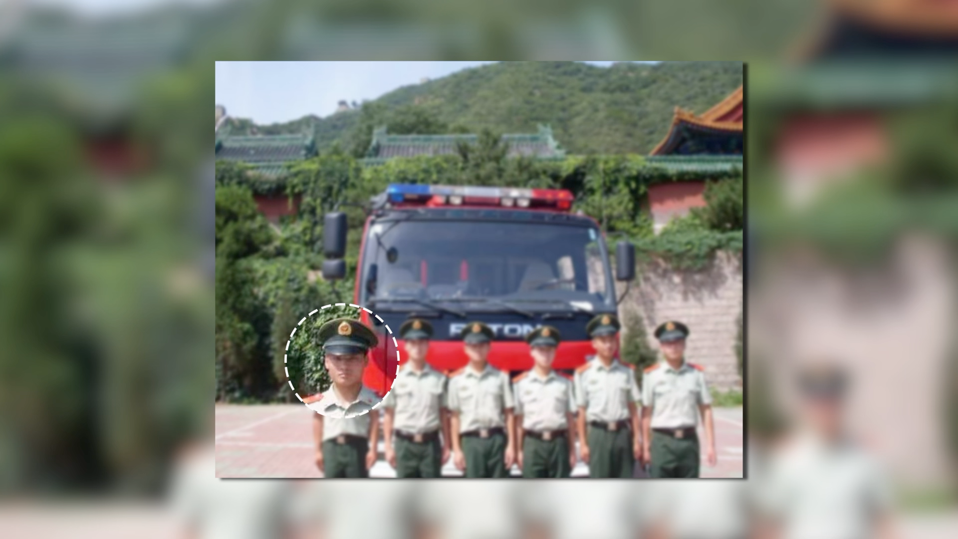 Tian Yuan avec sa classe de recrues lors de son enrôlement il y a 22 ans. /Tian Yuan