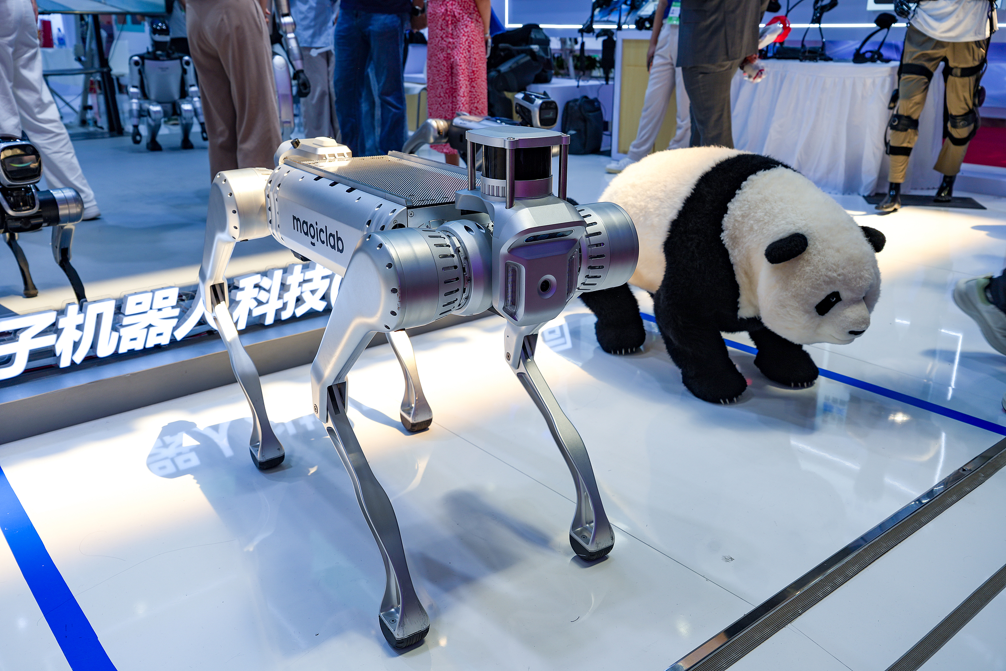 Le robot panda a été présenté au 4e CISCE à Pékin, le 22 juin 2026. /VCG