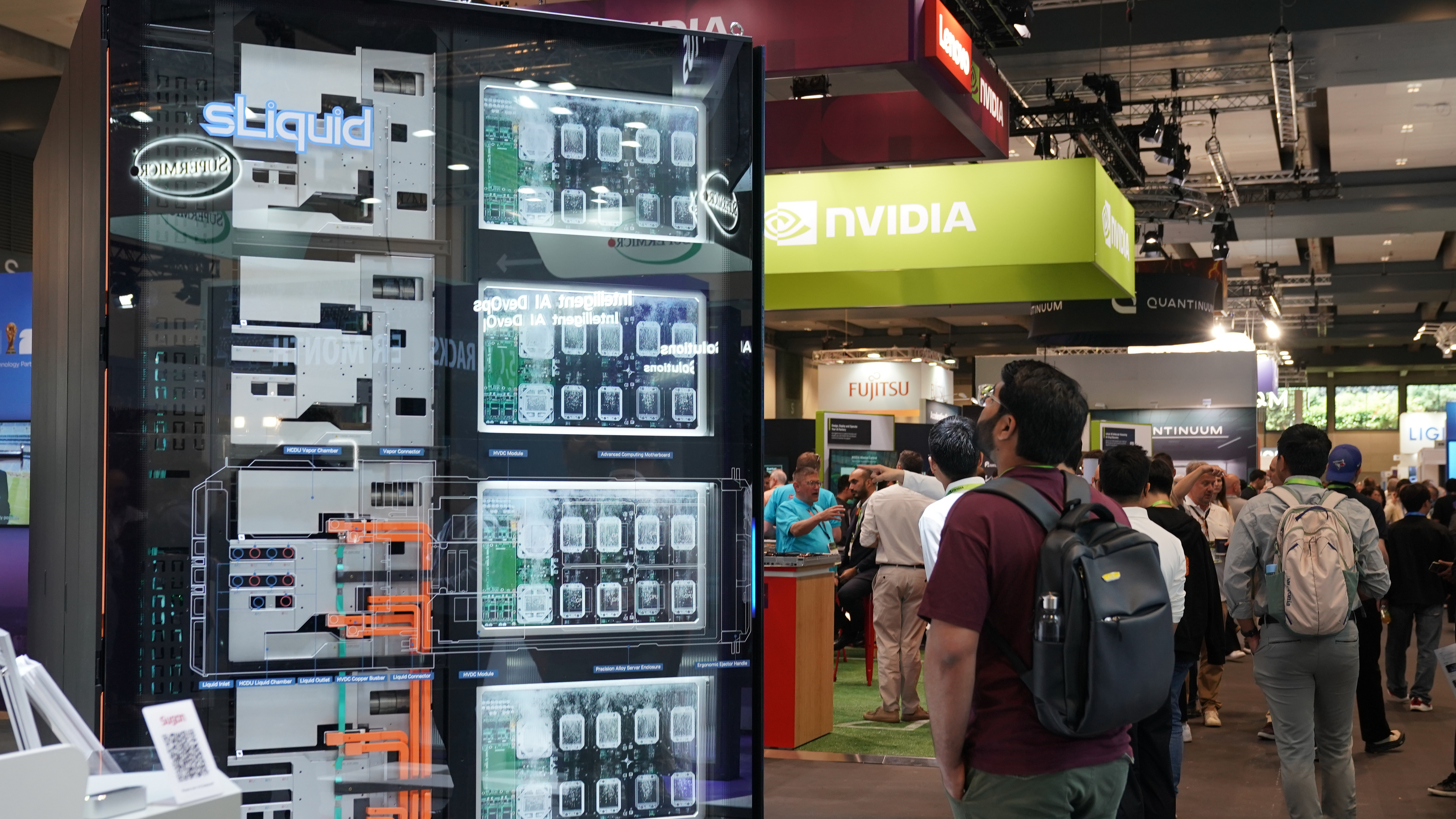 Un produit supernode ScaleX est exposé sur le stand Sugon lors de la Conférence internationale sur le supercomputing 2026 à Hambourg, en Allemagne, le 23 juin 2026. /VCG