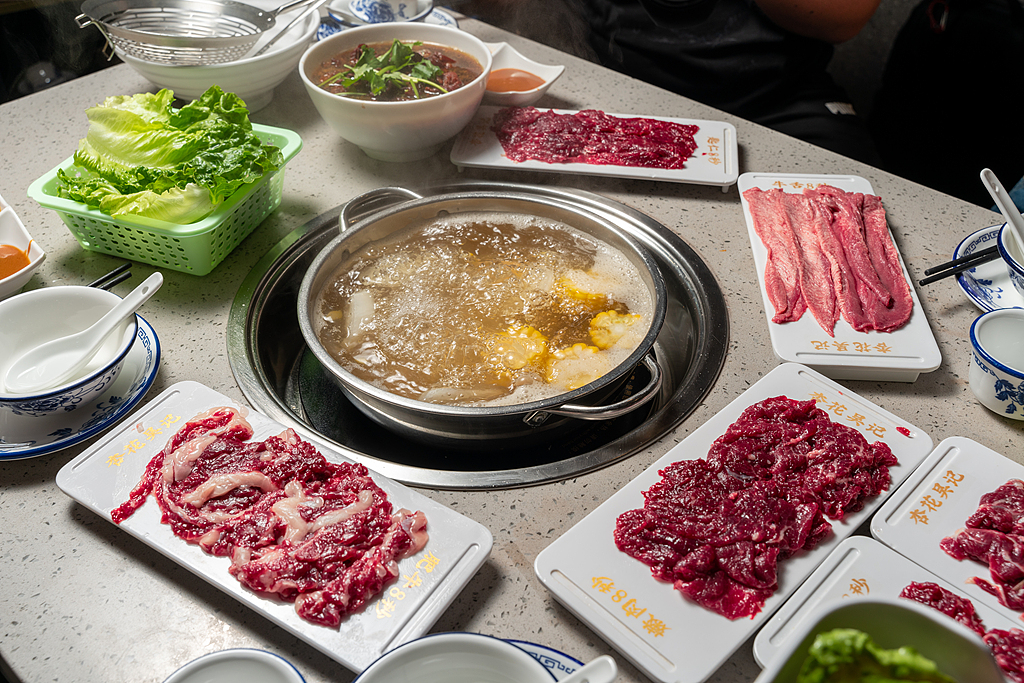 Pot chaud au bœuf Chaoshan. /VCG
