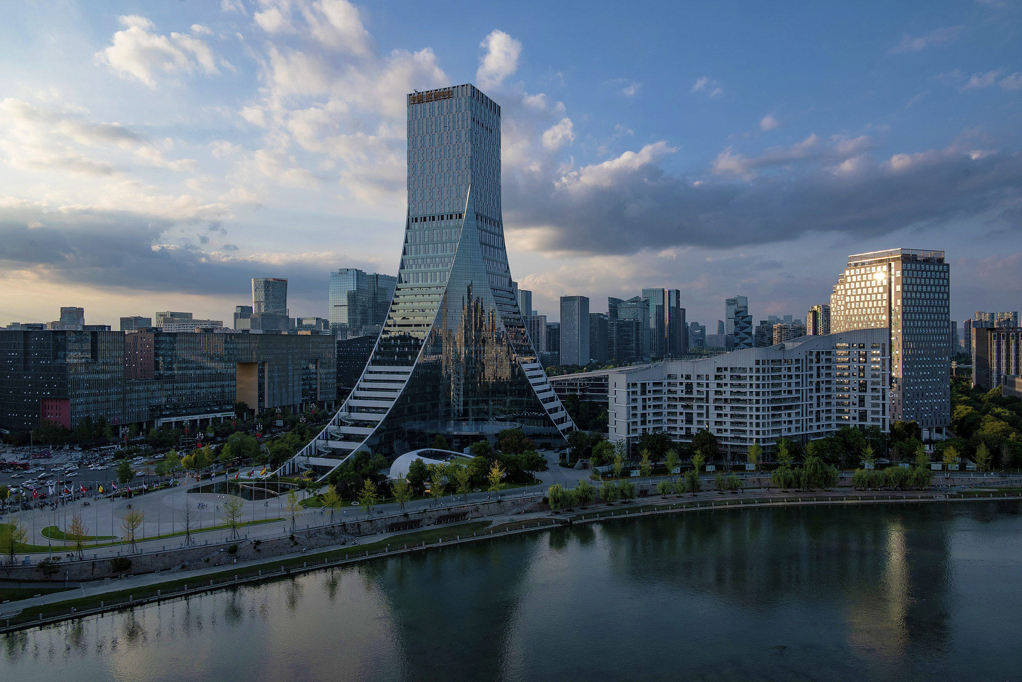 Une vue du Centre pour la coopération Chine-Europe, une plateforme globale de coopération internationale à Chengdu, province du Sichuan, Chine, le 24 septembre 2025. /VCG