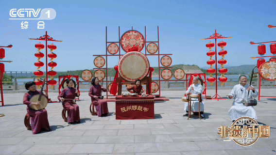 Dans le Henan, les spectacles de tambours traditionnels combinent musique, narration, chant, danse et arts martiaux. /CMG