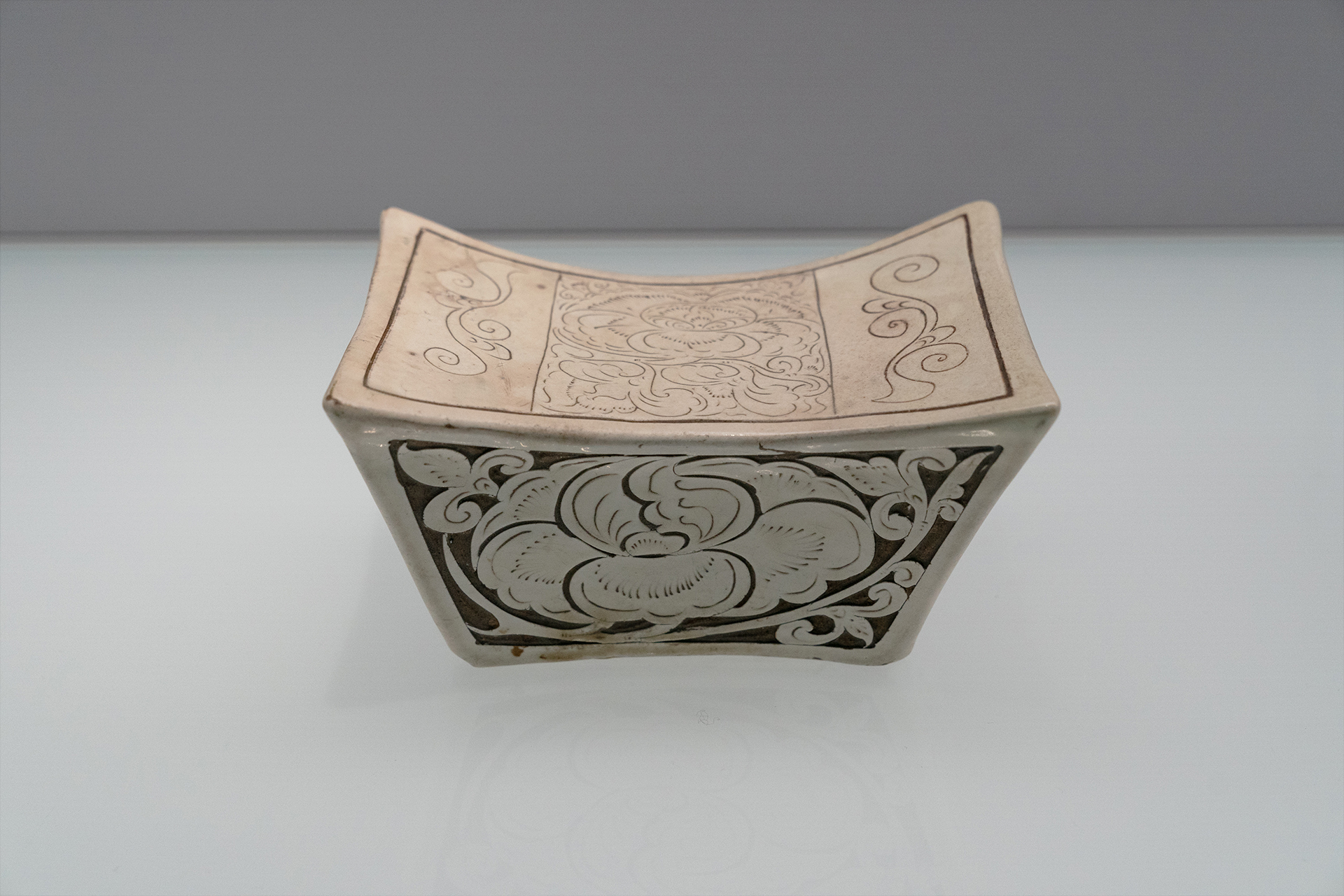 Oreiller en céramique, Xe-XIIe siècle, provenant de la collection du Musée de Shanghai. /Musée de Shanghai