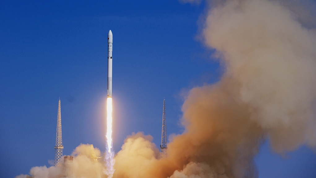 La fusée porteuse chinoise Longue Marche-12B effectue son vol inaugural depuis la zone pilote d'innovation spatiale commerciale de Dongfeng, dans le nord-ouest de la Chine, le 1er juin 2026. /VCG