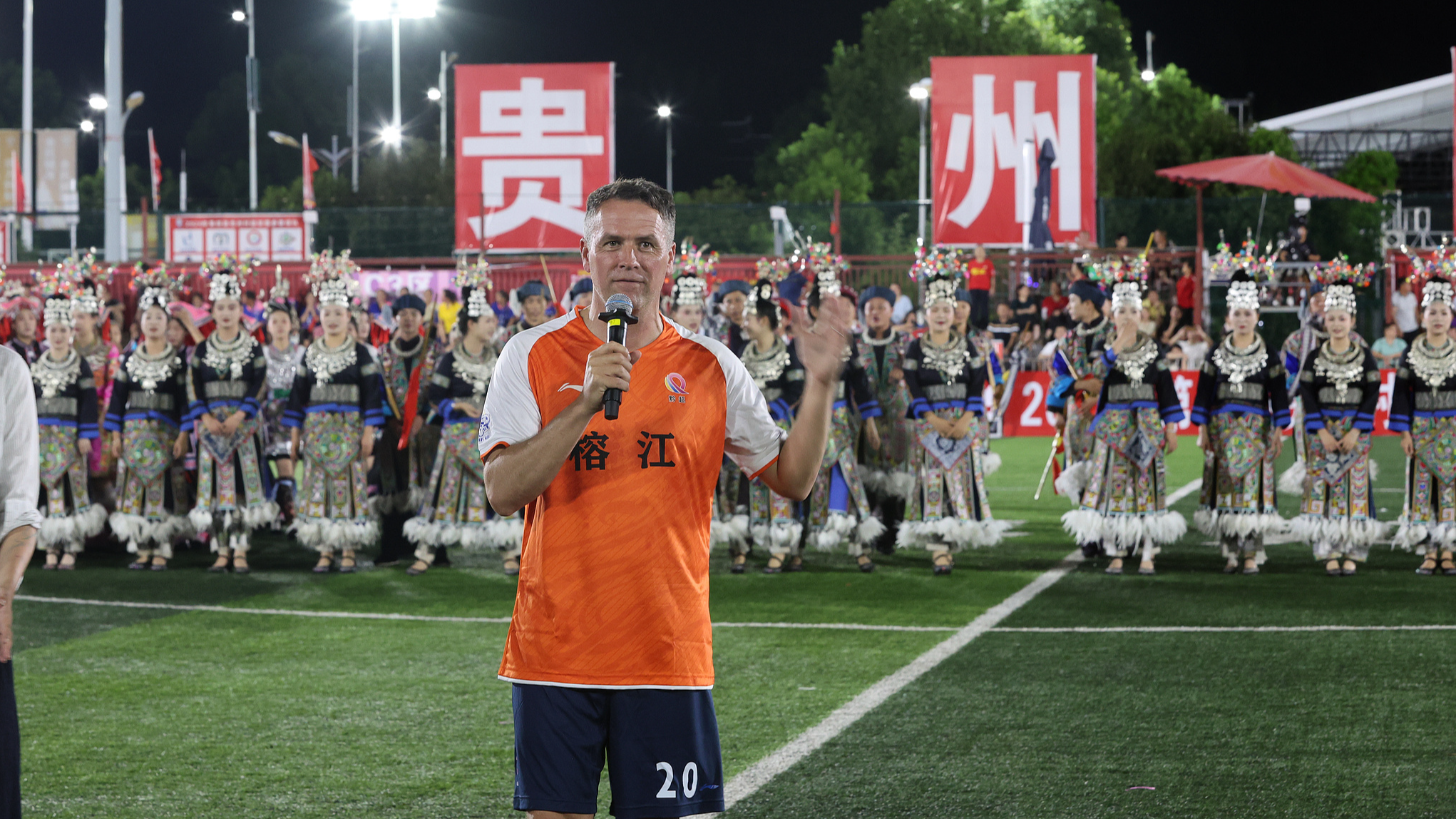 Exclusif : Michael Owen salue la Chine "amour pur" passion pour le foot