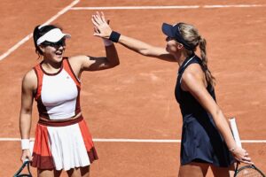 Guo et Mladenovic surprennent Zhang et Mertens pour atteindre les quarts de finale de Roland-Garros